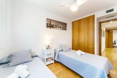a bedroom with two beds in a room at Apartamento en Av. de Francia y C.Artes y Ciencias in Valencia
