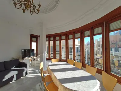 a dining room with a table and a couch at Entre la Estación y el Ayuntamiento in Valencia