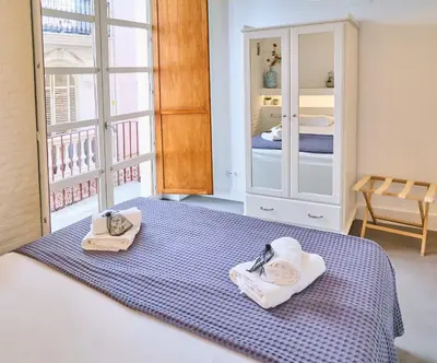 a room with two towels sitting on a bed at Splendid houses in Valencia in Valencia