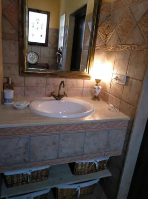 a bathroom with a sink and a mirror at Precioso chalet en la playa de Tavernes de la Valldigna in Tavernes de Valldigna