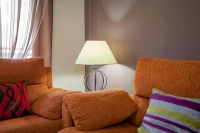 a living room with a couch and a lamp at Apartamento Cerca De Valencia in Riba-Roja De Turia