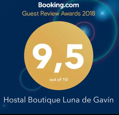 a yellow circle with the number on it at Hostal Boutique Luna de Gavín in Cullera