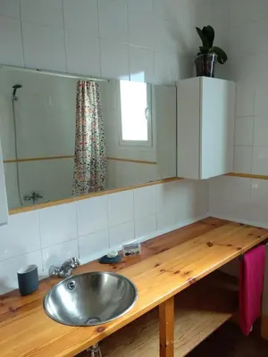 a bathroom with a sink and a mirror at Apartamento con estilo in Valencia
