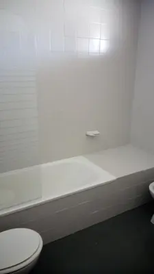 a bathroom with a white tub and a toilet at Hotel-Motel Sol II in Requena