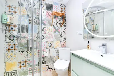 a bathroom with a toilet and a shower at La casita azul de la playa in Valencia