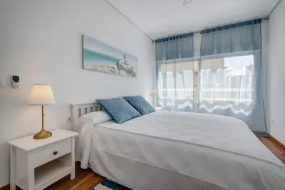 a living room with a white couch and a tv at Beds & Breaks Glinka in Valencia