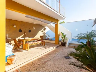 an outdoor patio with a table and a view of the ocean at La Isla del Júcar in Barraca de Aguas Vivas