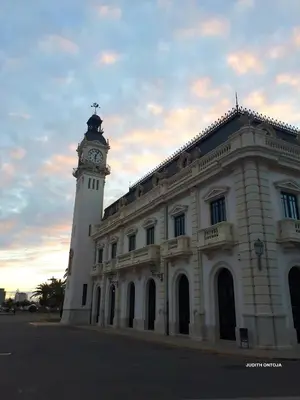 a building with a clock tower on top of it at Apartamento Luminoso cerca de la PLAYA y PUERTO in Valencia