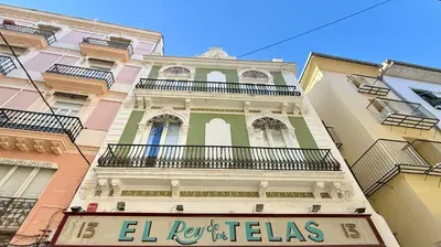 a living room with two beds and a couch at Cosy Rooms Tapinería in Valencia