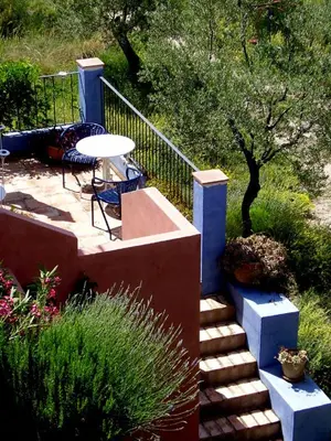 a patio with a table and chairs and a fence at Sharíqua in Jérica