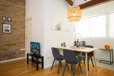 a kitchen and dining room with a table and chairs at SingularStays Quevedo in Valencia