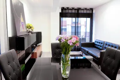 a vase of flowers on a table in a living room at Piso en La Ciudad de Artes in Valencia
