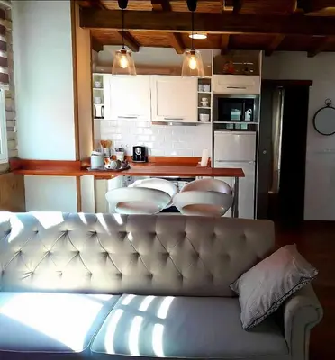 a living room with a couch and a kitchen at Preciosa Casita Cerca Del Mar in Valencia