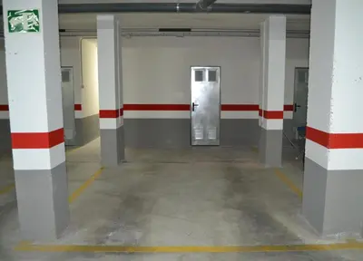 an empty parking garage with a metal toilet in it at Apartamento Nuevo con Gran Terraza y Wifi en Canet in Canet de Berenguer