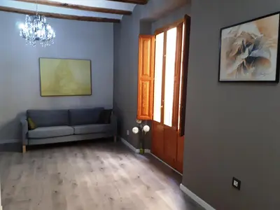 a living room with a couch and a window at Amplio apartamento en centro histórico in Valencia