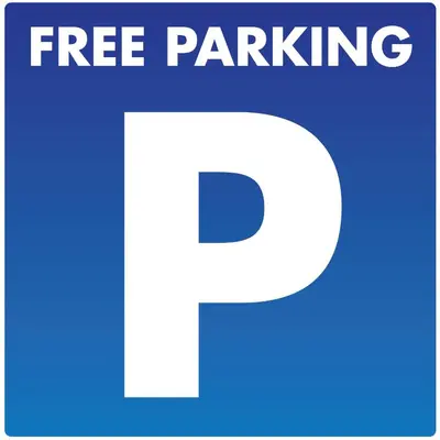 a blue sign with the words free parking on it at Apartmento playa Almarda. Piscina&Parking in Almarda