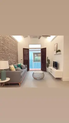a living room with a couch and a tv at Apartamento Frederick “Centrico y con Clase” in Valencia