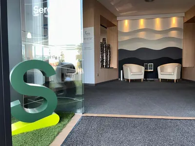 a lobby with a letter s on the wall at Hotel Sercotel Plana Parc in Alquerías del Niño Perdido