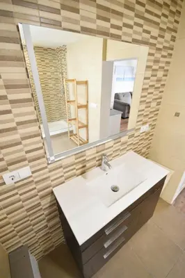a bathroom with a sink and a mirror at Apartamento en casa historica en la playa in Valencia