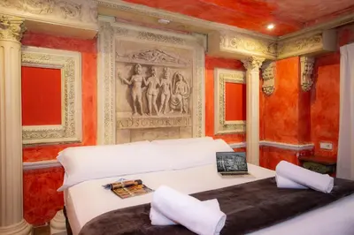 a bedroom with a white bed and a painting on the wall at Casual Civilizaciones Valencia in Valencia