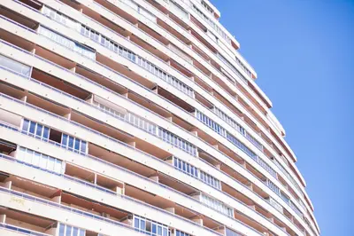 a tall apartment building with a blue sky in the background at Apartamentos Florazar II Ajhory in Cullera