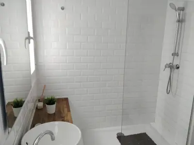 a bathroom with a shower with a toilet and a sink at Apartamento cerca de la playa y Ciudad de las Ciencias in Valencia