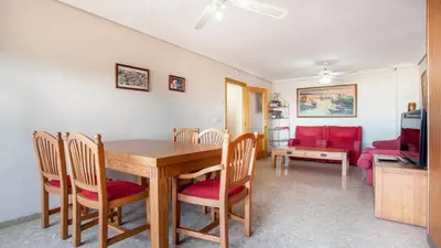 a dining room with a wooden table and chairs at Casa Serra - PATERNA - APARTAMENTO ALQUILA 3 HABITACIONES CON GARAJE in Paterna
