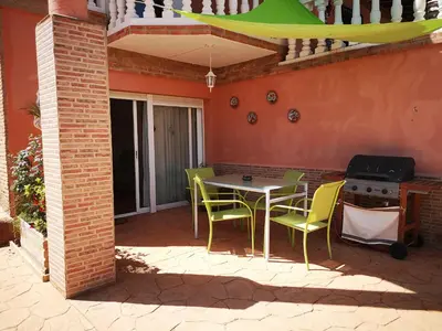 a patio with a table and chairs and a grill at CASA MARTINEZ MONTROY à 3 kms de MONTSERRAT VALENCIA in Montroy