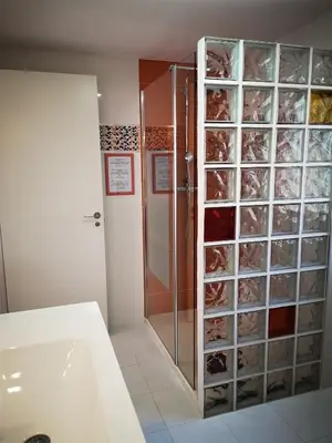 a bathroom with a shower and a walk in closet at CASA MARTINEZ MONTROY à 3 kms de MONTSERRAT VALENCIA in Montroy