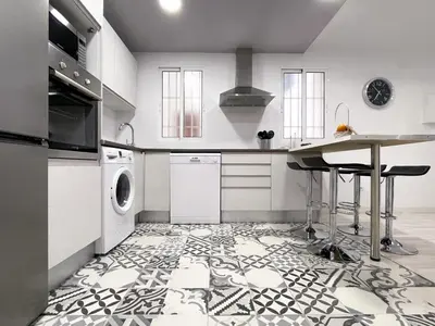 a white kitchen with a table and a counter at Valencia Apartamento Estilo italiano in Valencia