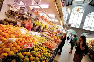 a market with a bunch of fruits and vegetables at Mon Suites Catedral in Valencia