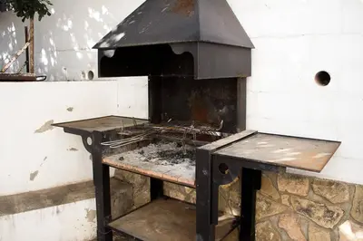a brick oven with a table in a room at APARTAMENTO LOS NARCISOS in Chulilla