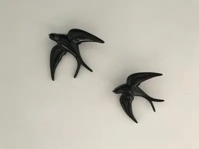 three birds are sitting on a white wall at Appartement Elsa Valencia in Valencia