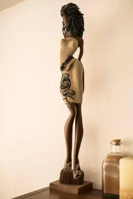 a statue of a woman in a dress on a table at Céntrico y reformado con estilo in Valencia