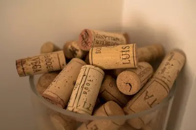 a bunch of wine corks in a glass at Céntrico y reformado con estilo in Valencia