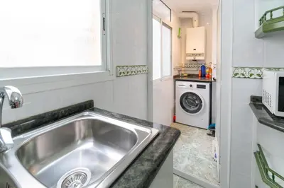 a kitchen with a sink and a washing machine at Moderno y acogedor apartamento para 6 personas in Valencia