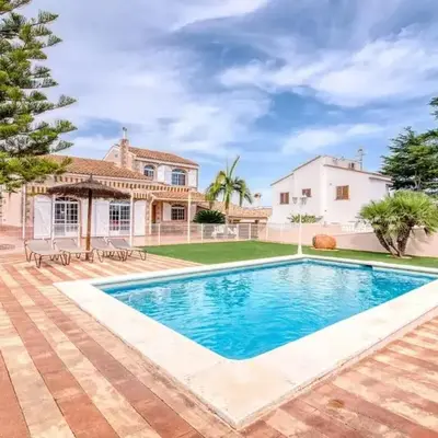 Family Villa in Benifayó with Year-Round Private Pool