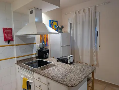 a kitchen with a counter with a sink and a microwave at Apartamento zona residencial Montesol in La Eliana