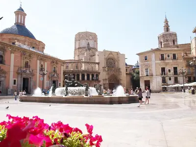 a courtyard with a fountain in front of a building at ApartUP Central Market II in Valencia