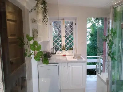 a white kitchen with a sink and a window at Apartamento con terraza y vistas al mar in Burriana