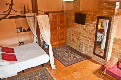 a bedroom with a bed and a mirror at La Casa Mora in Jérica