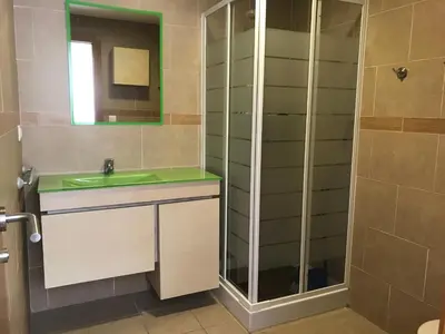a bathroom with a green sink and a shower at Apartamento Playa Grau Moncofa in Moncófar