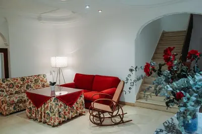 a living room with a red couch and a table at Casa Modernista 