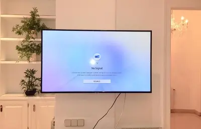 a flat screen tv hanging on a wall at Casa Modernista 