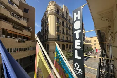 a sign that says hotel in front of a building at Casual del Cine Valencia in Valencia