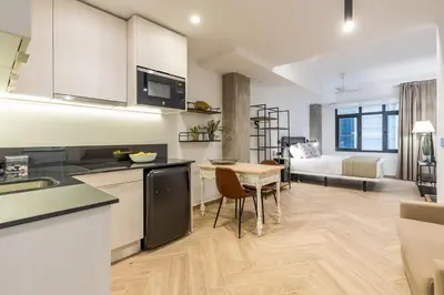 a kitchen and living room with a table and chairs at Goerlich by Alma Suites in Valencia