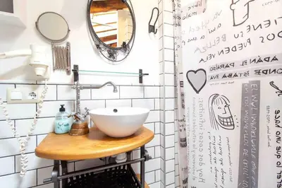 a bathroom with a bowl sink and a mirror at Estudio para parejas con terraza en la playa in Valencia