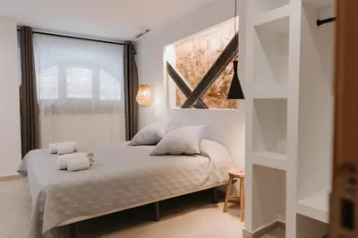 a bedroom with a bed and a window at Hulot B&B Valencia in Valencia