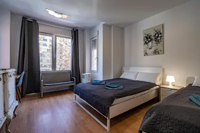 a bedroom with two beds and a window at Jardín Botánico Rooms in Valencia