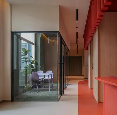 a dining room with glass doors and a table with chairs at Residencia Universitaria Resa La Concepción in Valencia